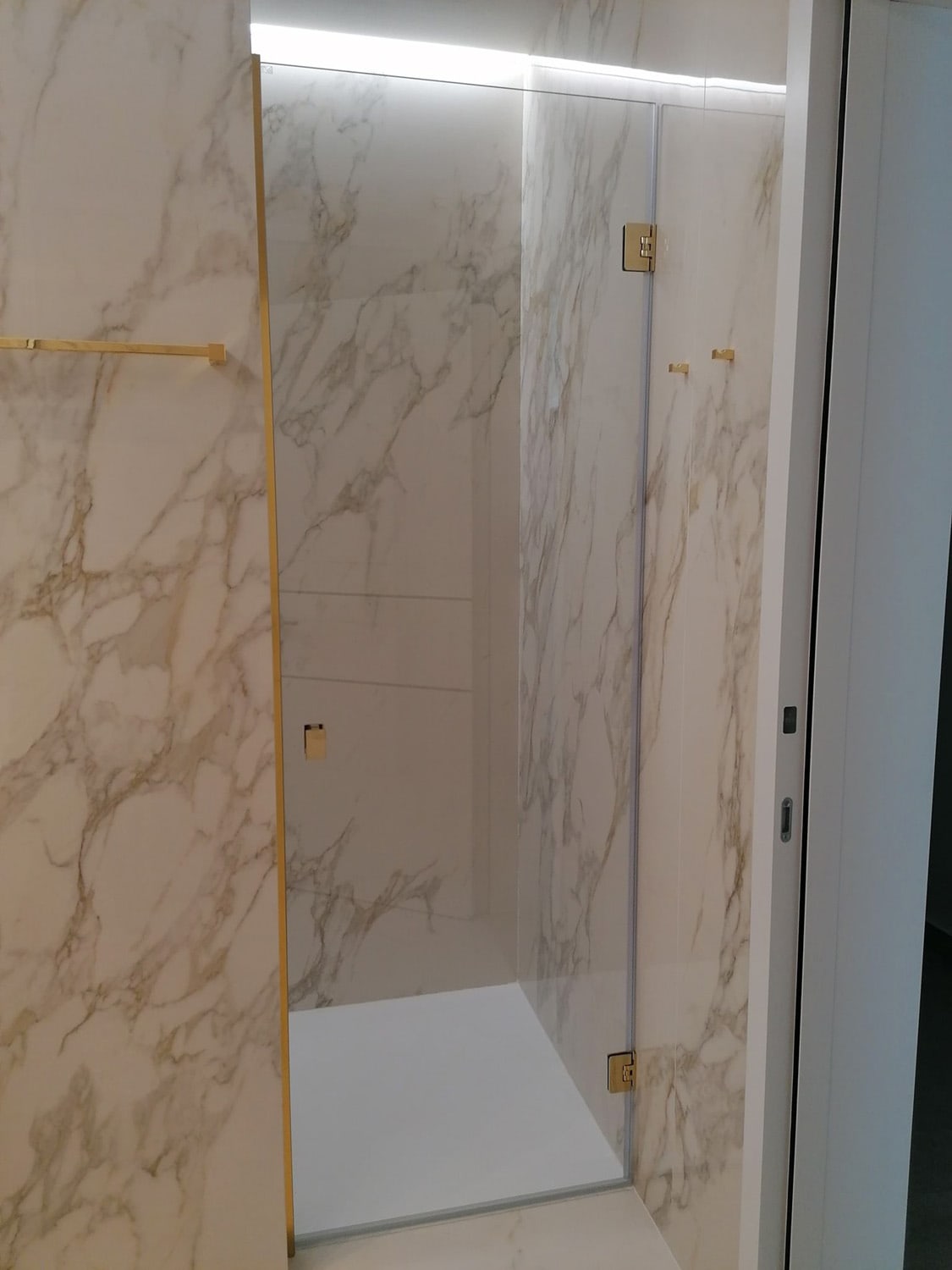 Ανοιγόμενη ντουζιέρα 16