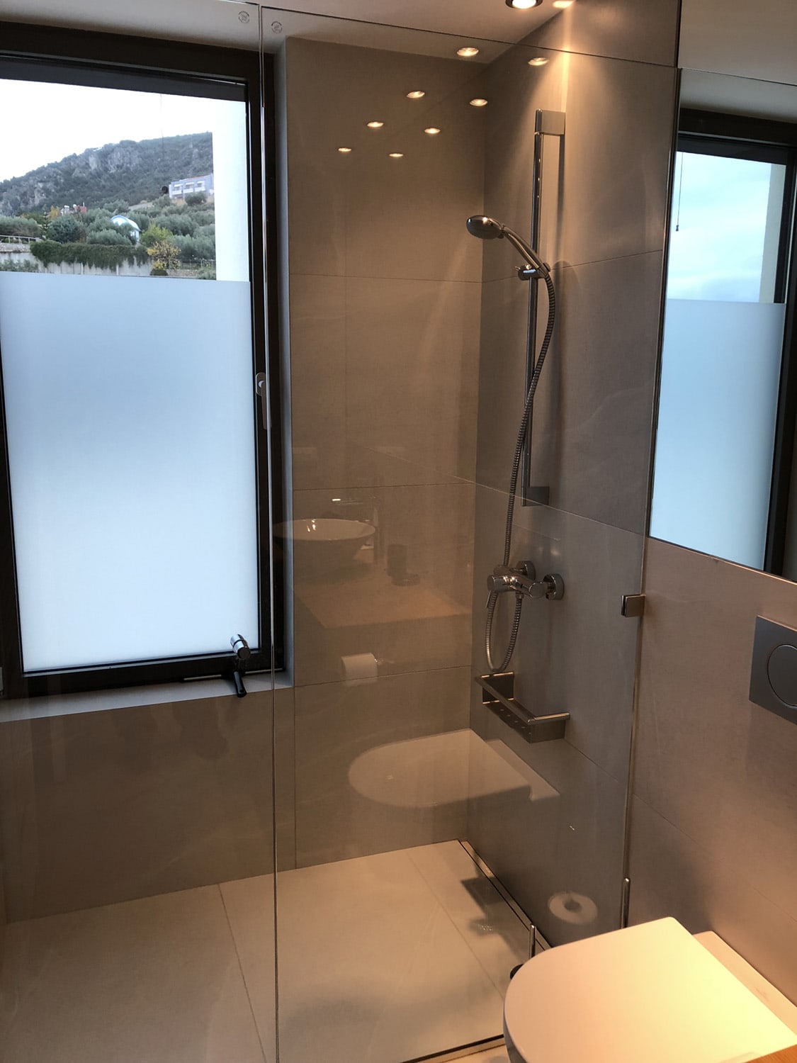 Ανοιγόμενη ντουζιέρα 27