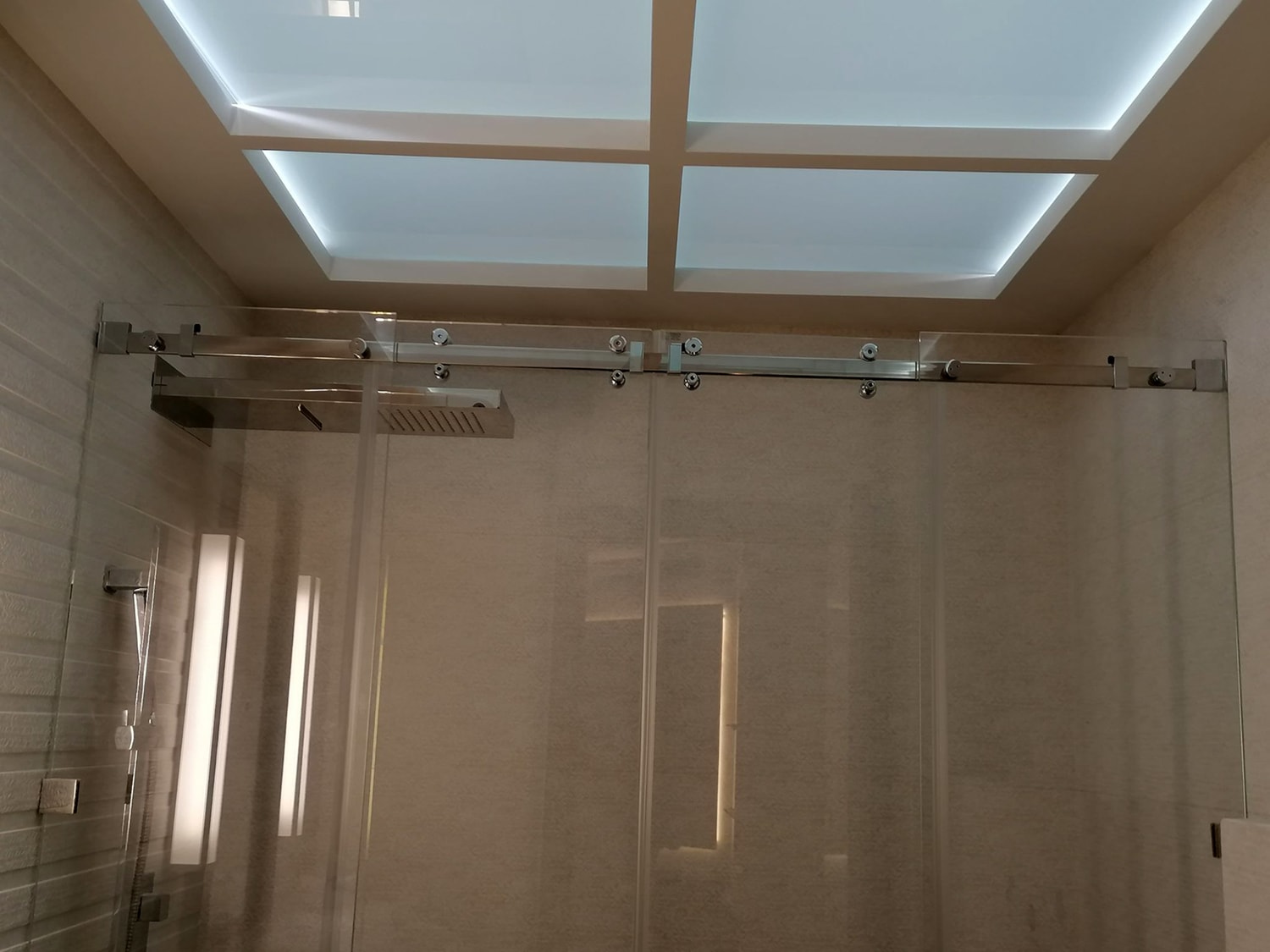 Συρόμενη ντουζιέρα 22