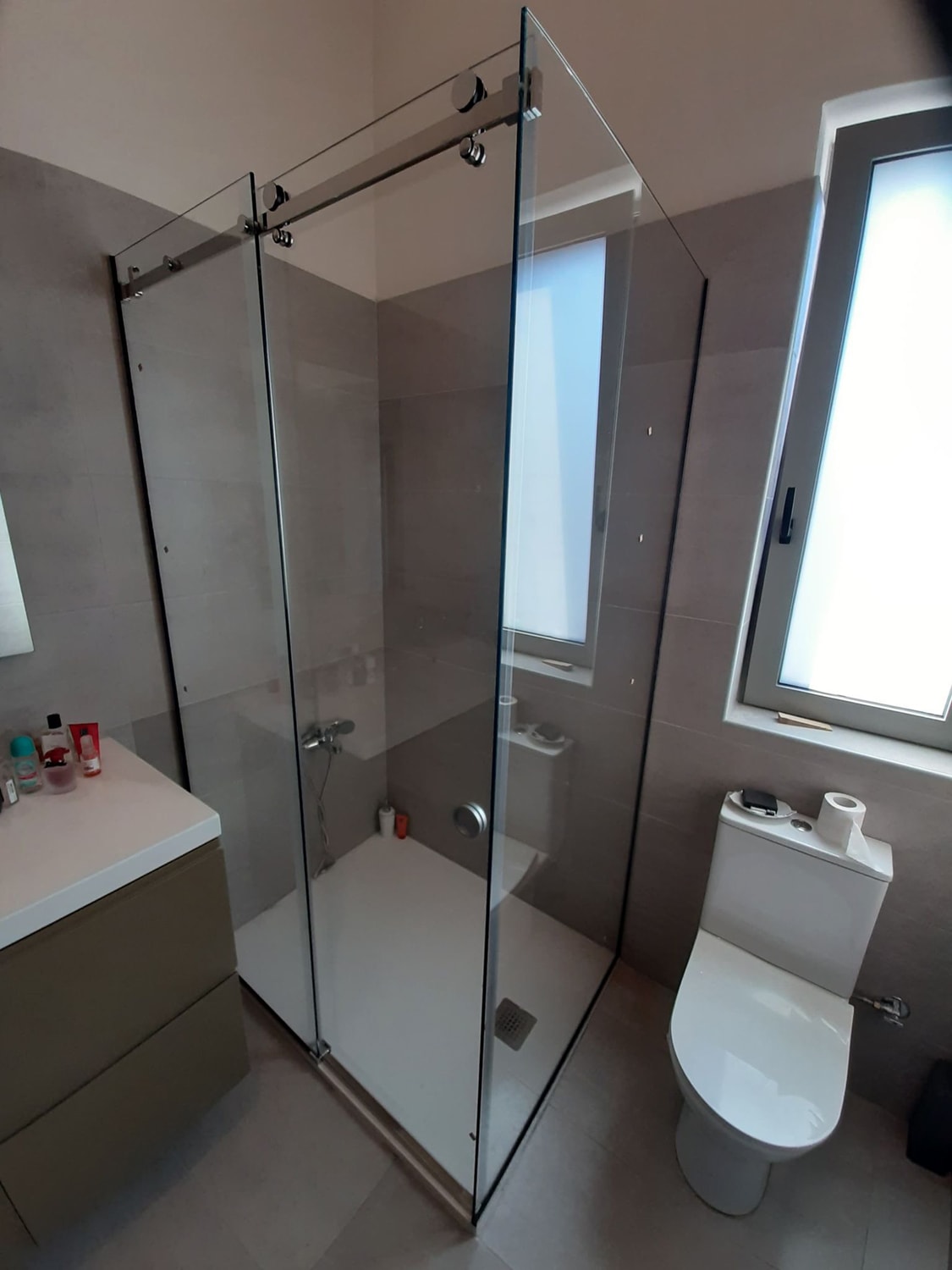 Συρόμενη ντουζιέρα 23