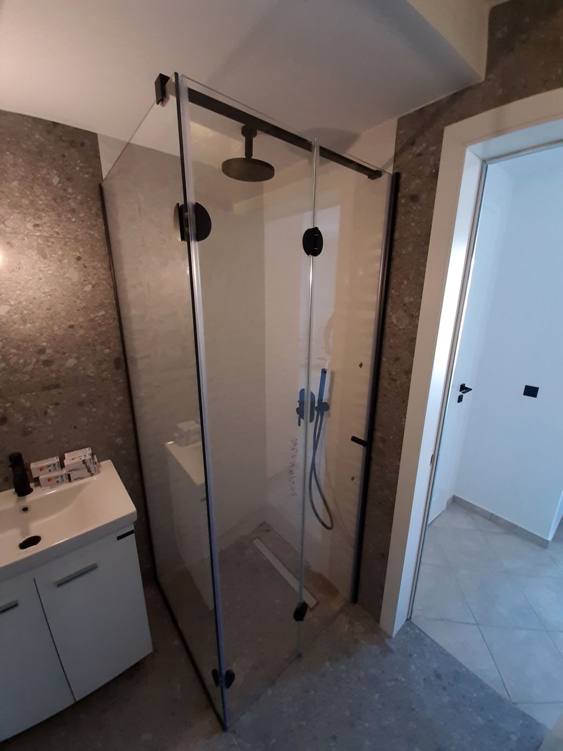 Ντουζιέρα σπαστή 12