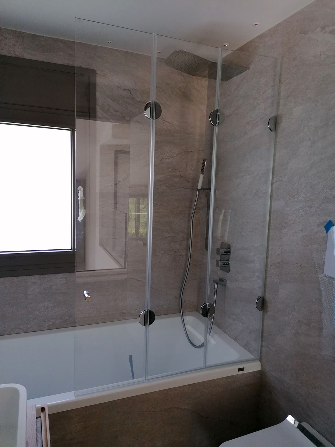 Ντουζιέρα σπαστή 17