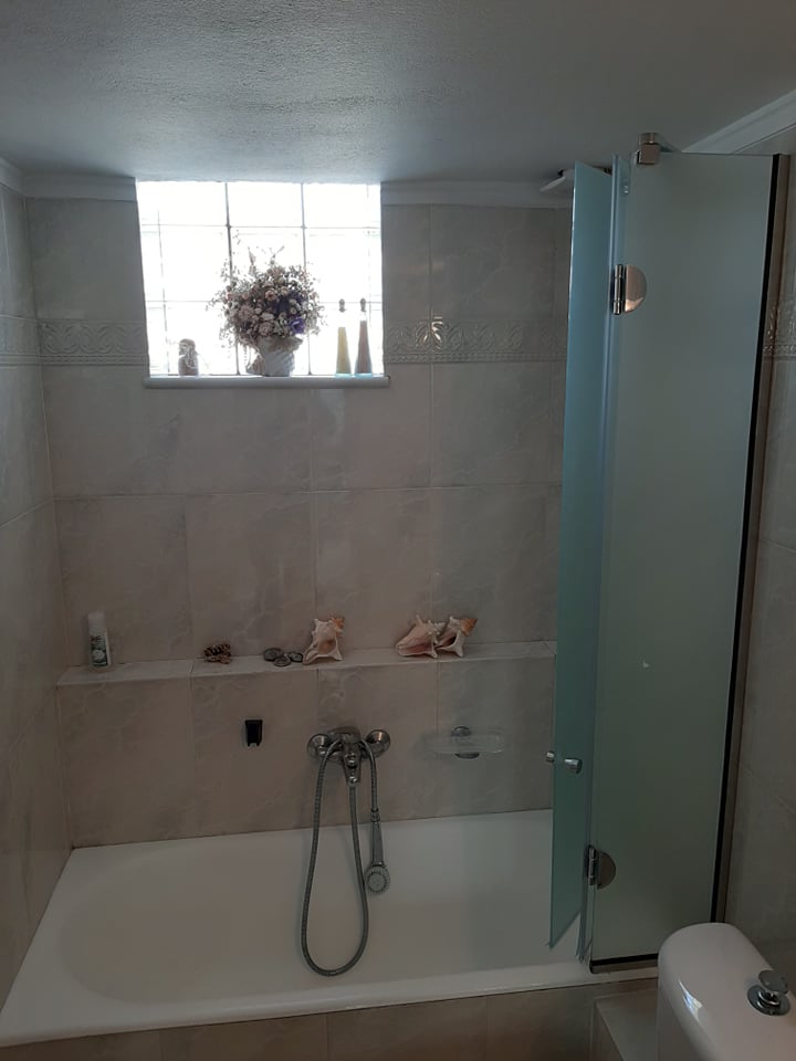 Ντουζιέρα σπαστή 19