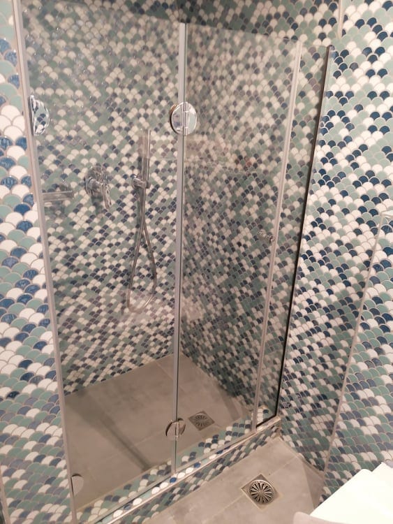 Ντουζιέρα σπαστή 22