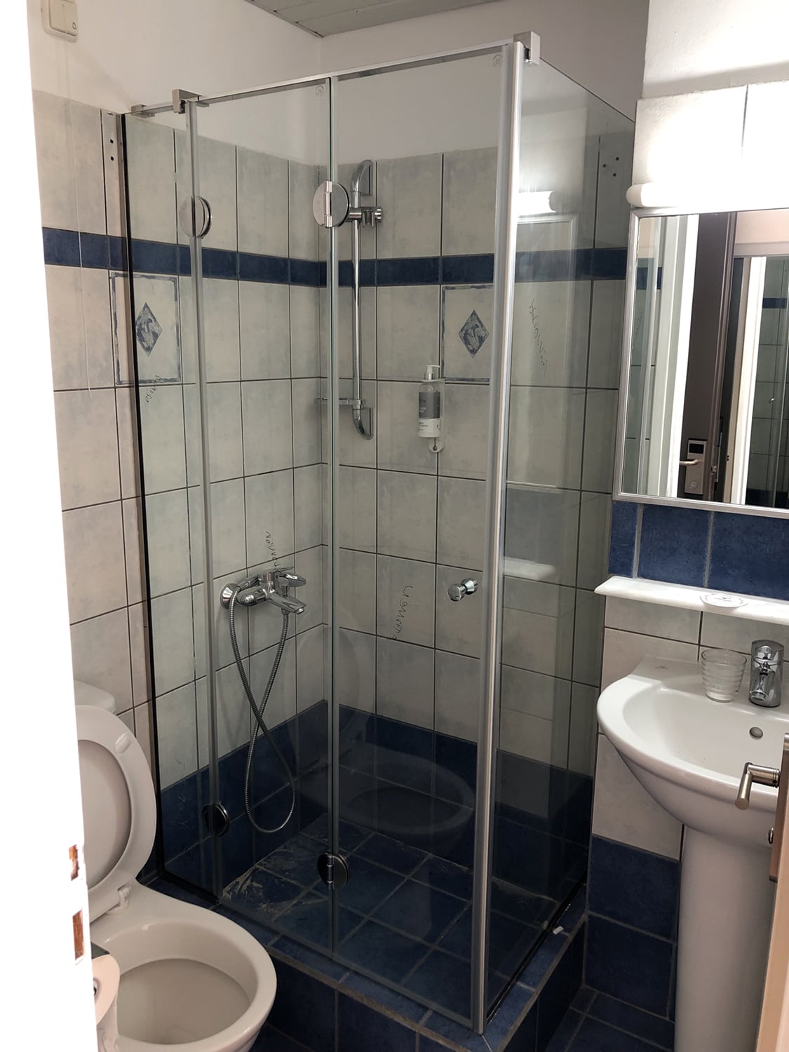 Ντουζιέρα σπαστή 29