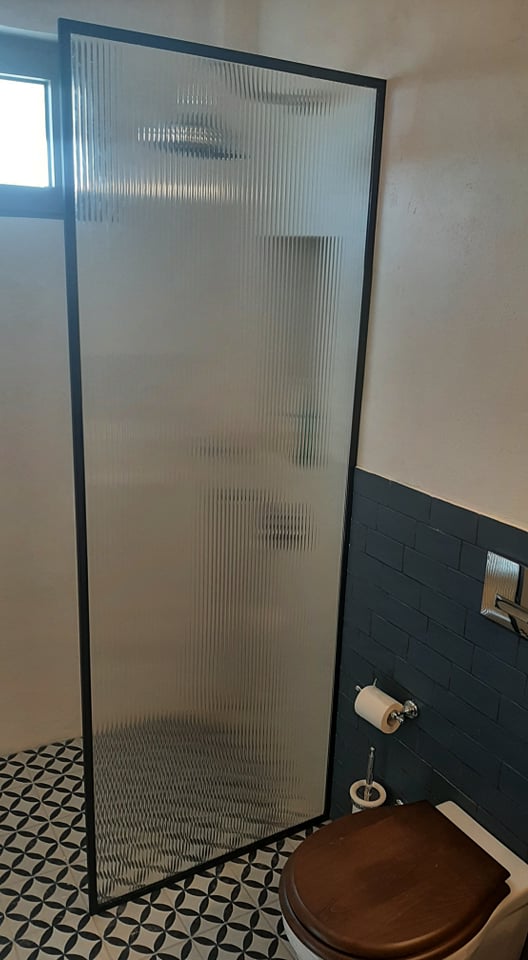 Σταθερό γυαλί για ντουζιέρες - 18